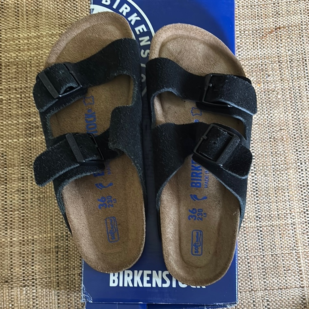 NEW size 5 Birkenstock Arizona Black suede leather. Narrow fit 36 soft footbed
